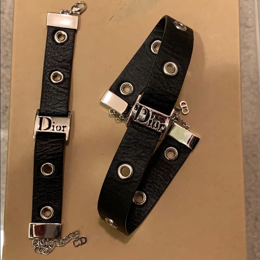 Bracelet and necklace (choker)